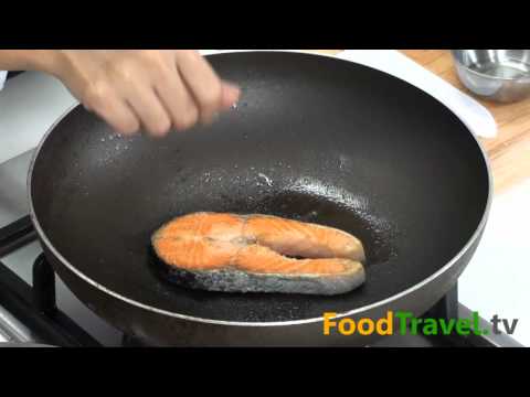 วีดีโอ: ปรุงปลาแซลมอนในแป้ง