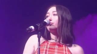 Noah Cyrus permorms feel it still cover