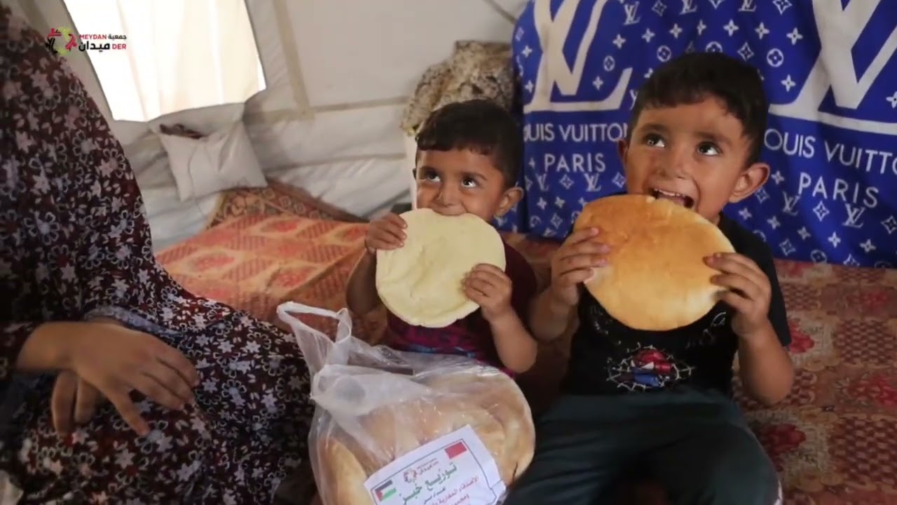 توزيع الخبز ضمن مشاريع الإطعام والسقيا في حملة 