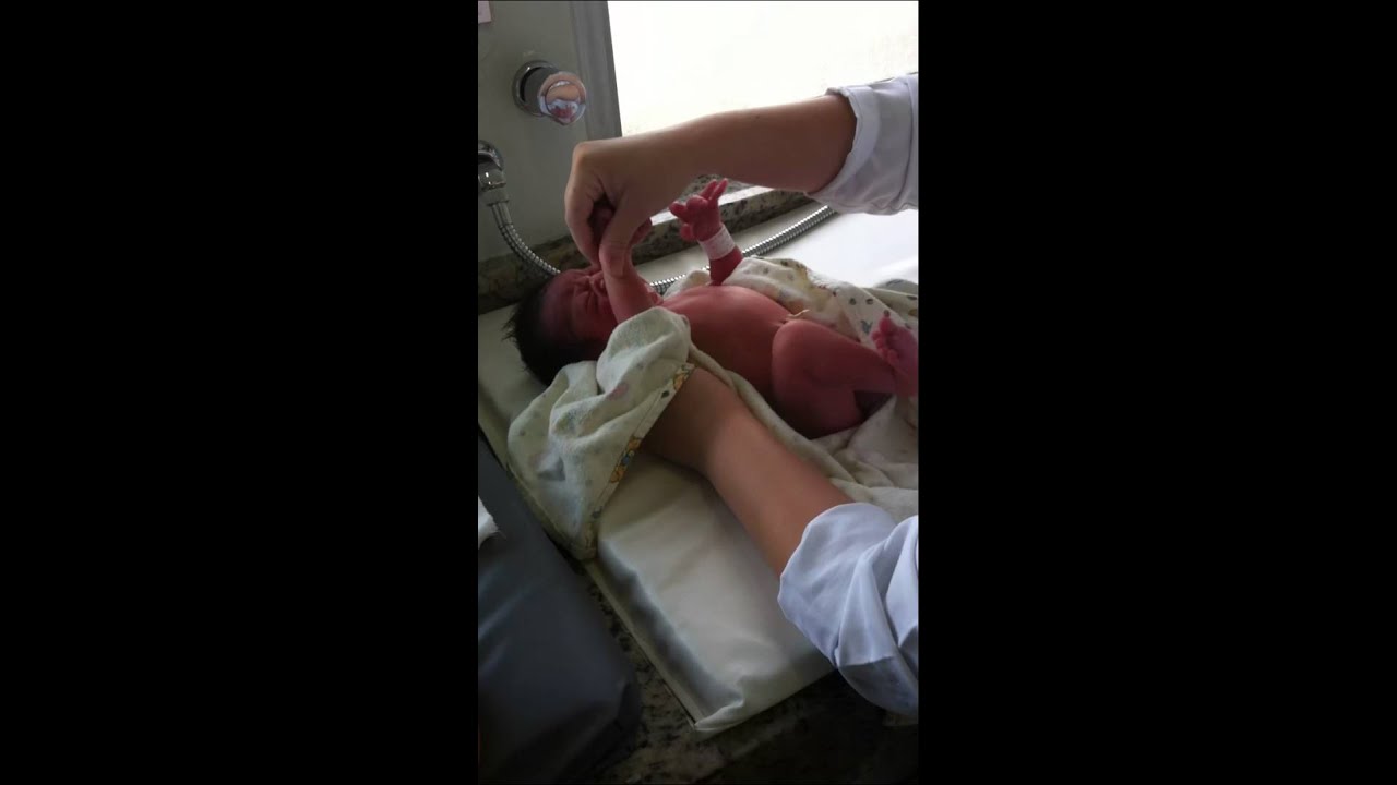 Primeiro banho de Luiz Seiji