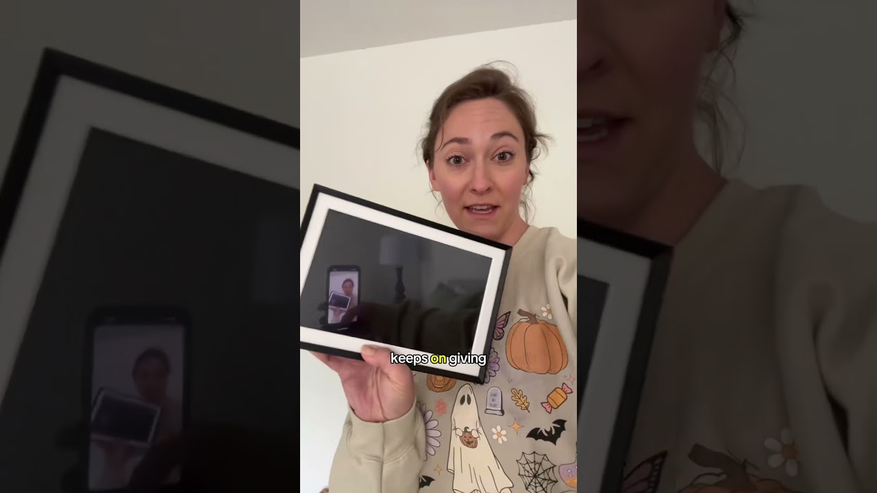 Perfect Gift: Wi-Fi Digital Picture Frame for Family Memories 