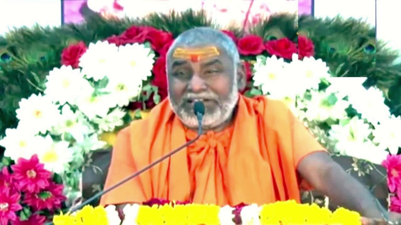 एक बुढ़िया सन्त को हमेशा गाली देती थी सुनिये सन्त ने क्या किया by Swami Rajeshwaranand Saraswati Ji