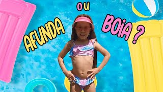 Brincadeira na piscina: Afunda ou Boia?