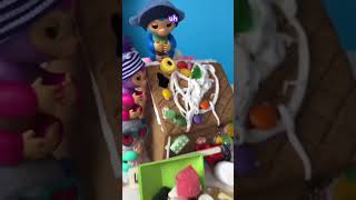 Leo DID WHAT?! #gingerbreadhousechallenge  #fingerlings  #gobananas #shortsfunny