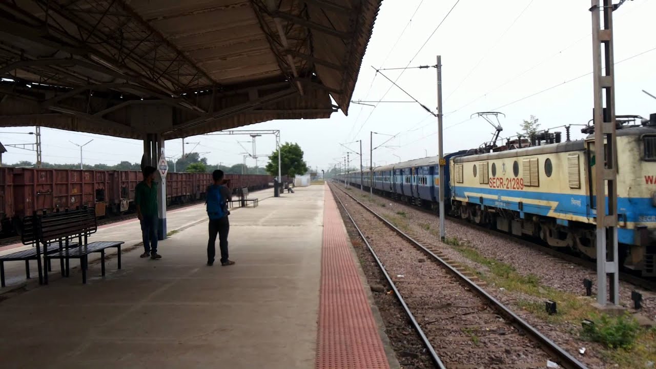 BIA WAM4 Nagpur Bilaspur Intercity Express thunders down at a high speed : Indian Railways
