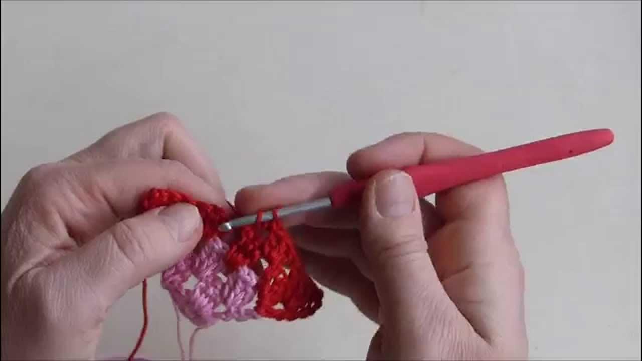 Tris a uncinetto per la camera da letto Tris crochet for the bedroom  #uncinetto #crochet #croachet #tritti…