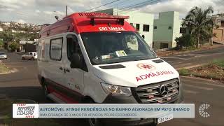 Automóvel atinge residências no Bairro Alvorada em...