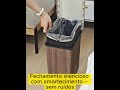 Lixeira de Plástico C/Estampa de Madeira e Tampa Dourada Abertura por Pedal e Pressão Balde Interno