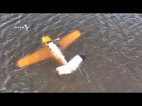 Wisconsin candidate escapes sinking plane after lake landing