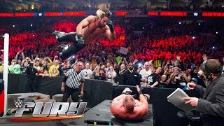 19 Elbow Drops durch Tische: WWE Fury