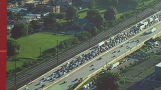 Multi-vehicle crash closes I-95 southbound through Northeast Philly