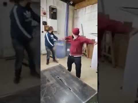 لما تشتغل مع انتيمك في نفس الشغل مسخره