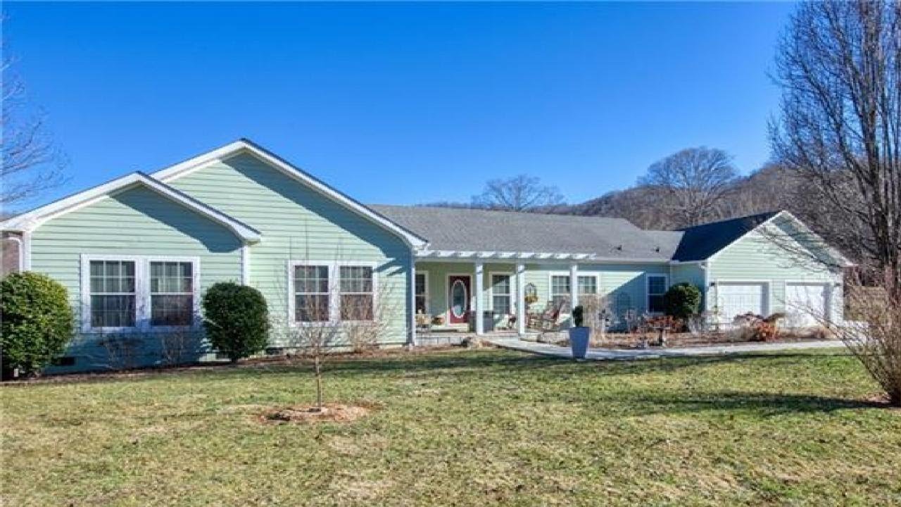 16 Chinaberry Court, Waynesville, NC Presented by Gina Kinder.