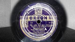 Video thumbnail of "(1938) Gib acht auf den Jahrgang - Harmonika Tanzorchester mit Gesang"