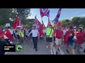 Top Channel/ Brohoritma në kor, nis protesta përpara Kryeministirsë: Revolucion, revolucion