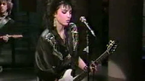 Joan Jett singing Roadrunner on David Letterman