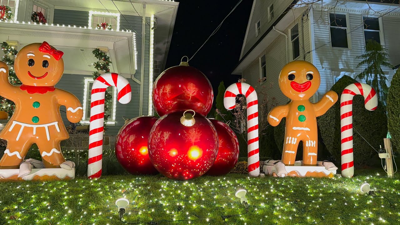 4K walking Tour of Dyker Heights, Brooklyn during the holiday Season 