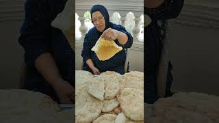 العيش البيتى بتاع زمان لفطار أيام العيد من أيد أمى خطير ريحة البيت مليانة بالخير