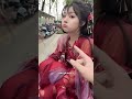 هي لم تكن تريد أن يعرف أحد كمية المكياج التي تستخدمها ولهذا أوقفته فور ا