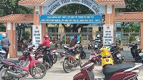 Trường Tiểu học Sông Cầu giờ tan học!