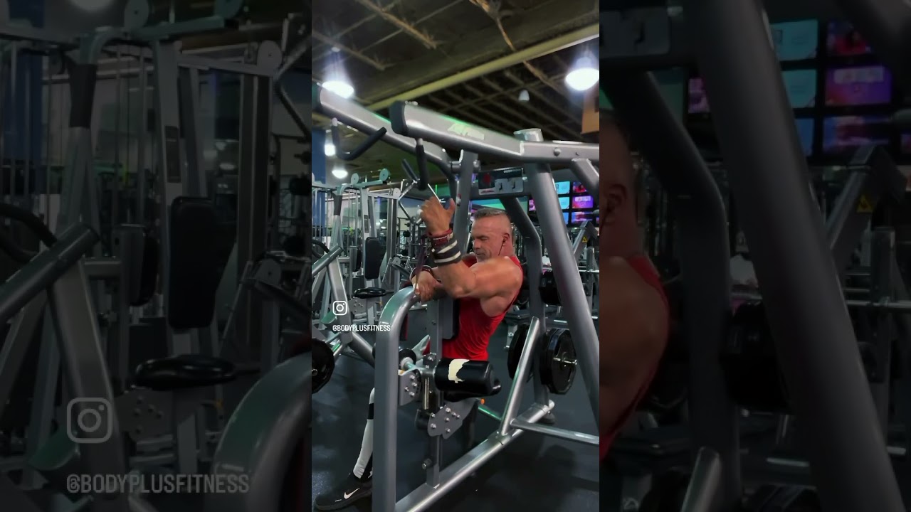 If you’re looking to isolate your lats for a deeper contraction, try these one arm machine lat pull