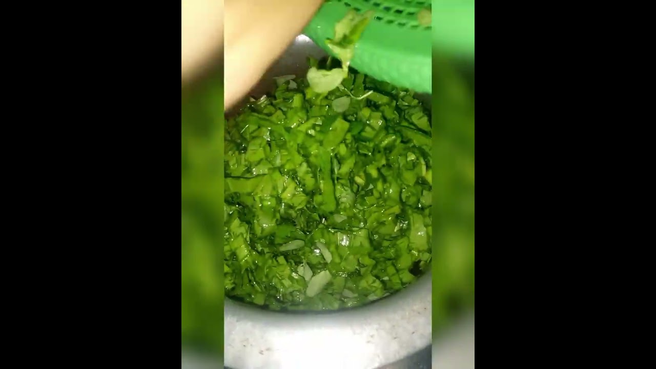 Hi guys today I am making palak mathi allo