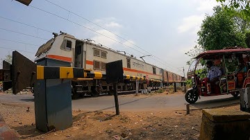 Dangerous Dust Storm Attack : Muzaffarpur Jan sadharan Express Deadly Speedy Moving Out At Railgate