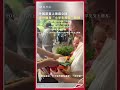 外國遊客上海逛公園，意外觸發“小學生投餵”劇情