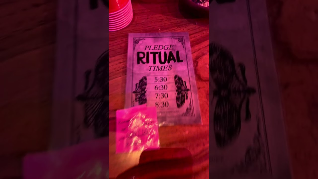 The Koven at red coconut. Universal Orlando city walks witch theme club for Halloween 🧙🏽‍♀️💫🌌🎃