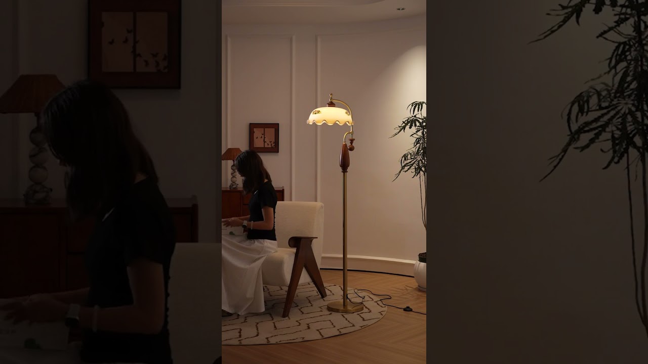 Heritage Bloom Floor Lamp by Vakkerlight – Vintage Elegance with Artistic Detail