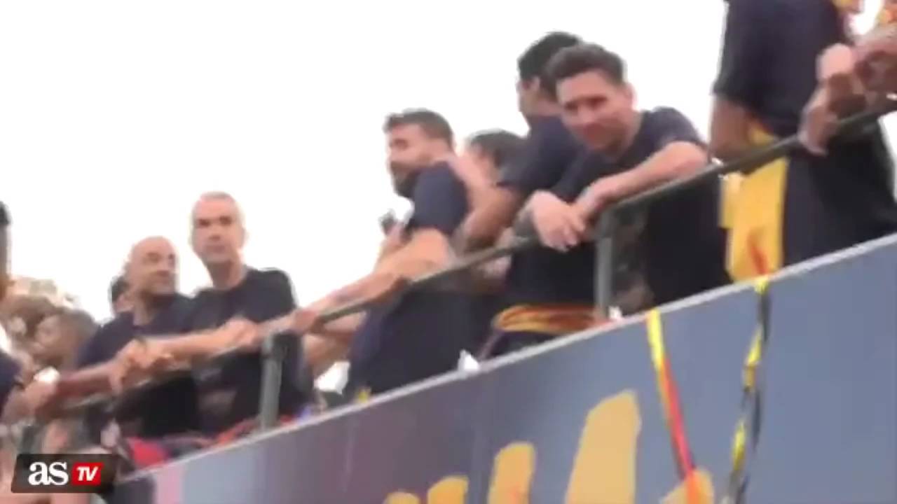 Dani Alves Trolls Cristiano Ronaldo Calma Celebration at the Press  Conference