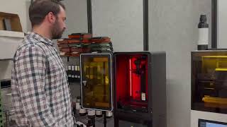 Still cleaning resin parts manually with IPA | 3D Monotech | Postprocess Technologies