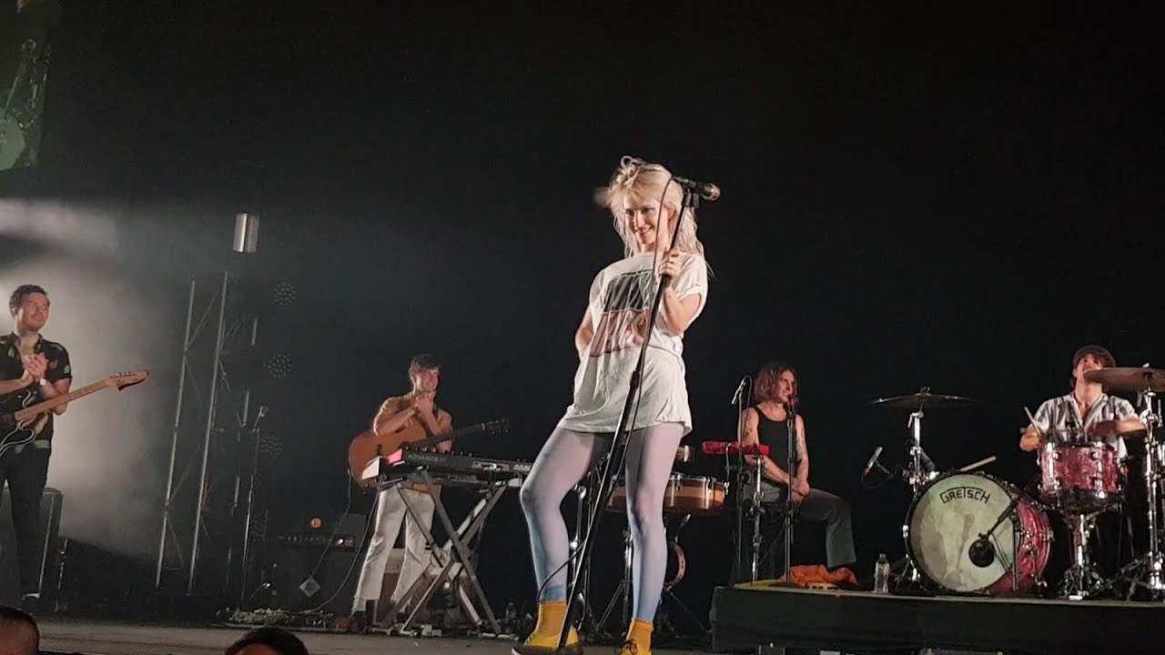 Caught in the Middle - Paramore (Live in Manila 2018)