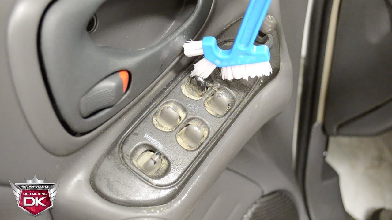 Detail King Triple Head Detail Brush