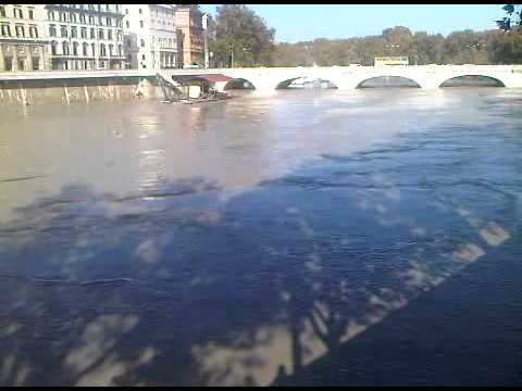 Piena del tevere 14-11-2012 ore 12,00 Ponte Risorgimento