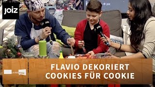 Flavio dekoriert Cookies für Cookie