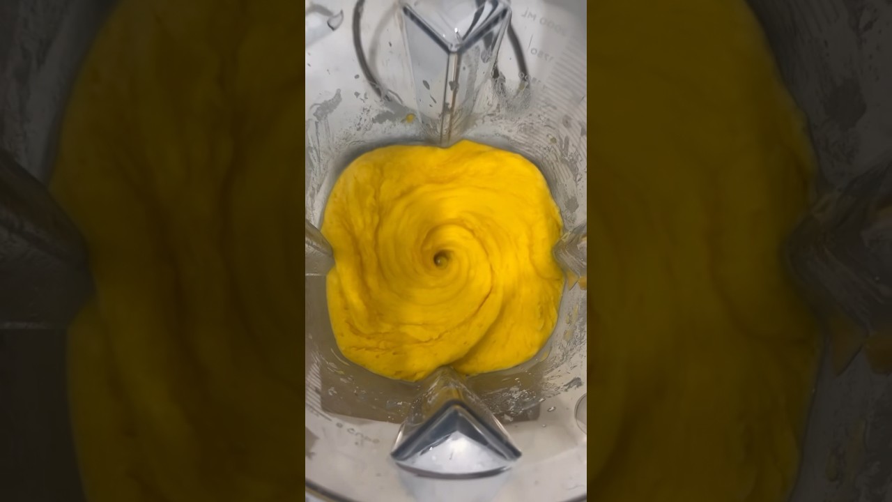 healthy mango smoothie flip #shorts #smoothie #smoothieflip #mango #recipe #snack #smoothies #vegan