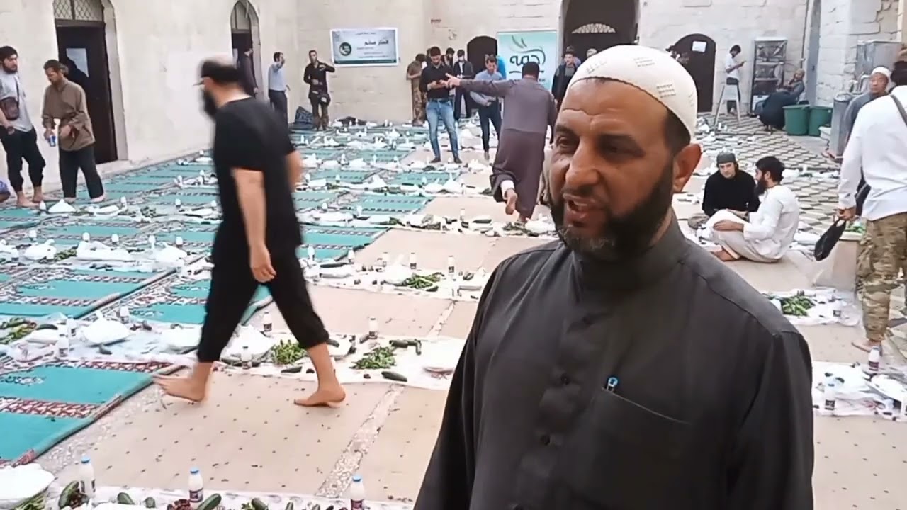 إفطار صائم لمعتكفي الجامع الكبير و جامع ساحة الحجاز في إدلب _ جمعية شام البركة