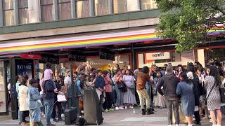 Miniatura del video "Jab Koi Baat Bigad Jaye | Street Singing In London (Atif Version)"