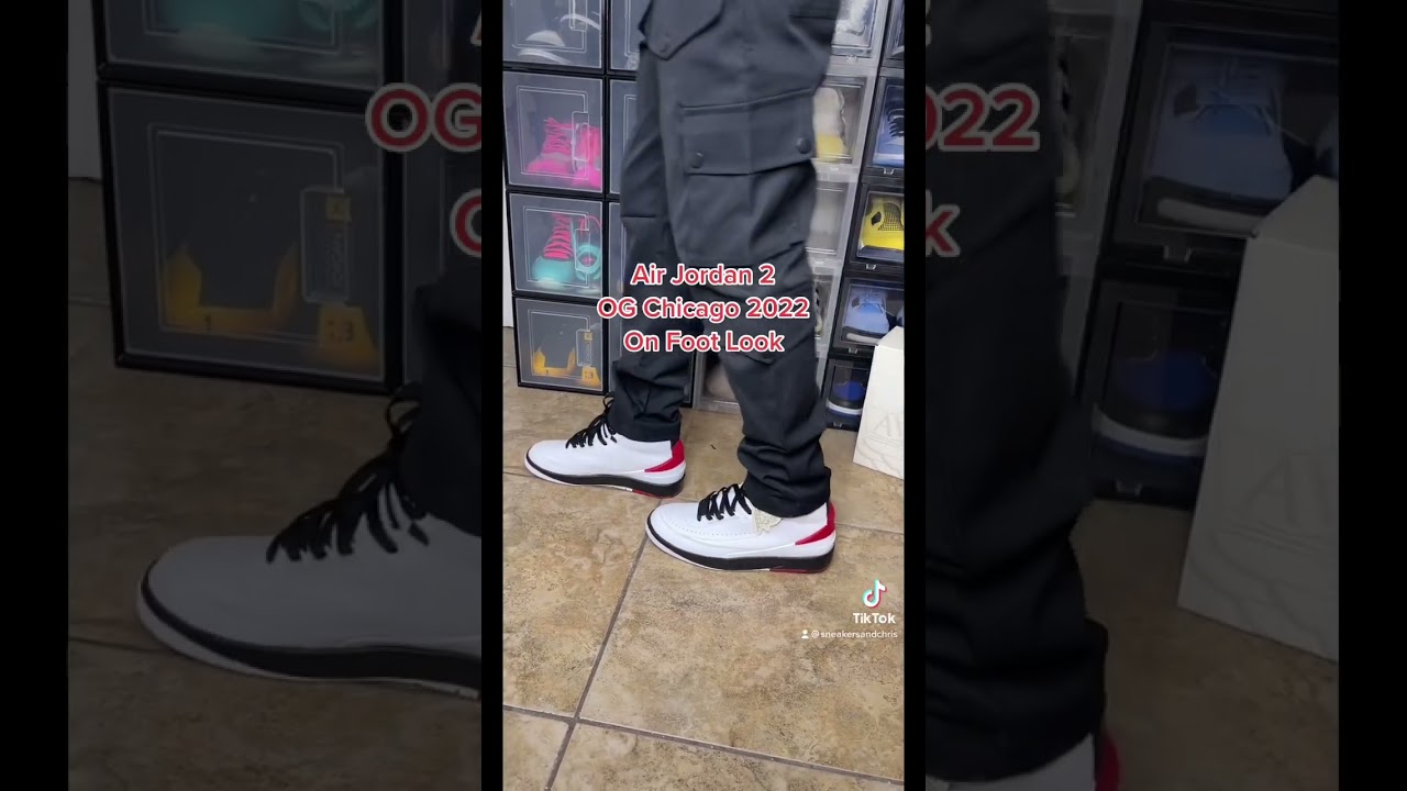 Air Jordan 2 OG Chicago 2022: образ для пеших прогулок
