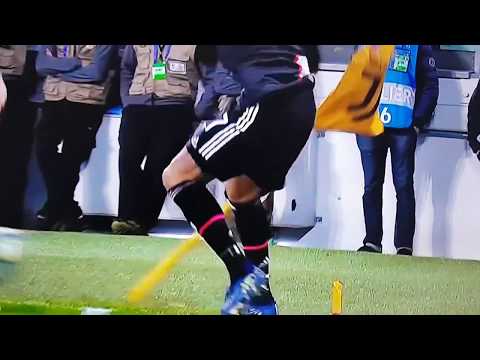 Cristiano Ronaldo kicks corner flag and gets injured - Juventus vs Atletico Madrid, Champions League