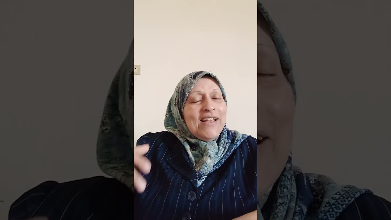 اسالى نفسك انتي حزينه ليه