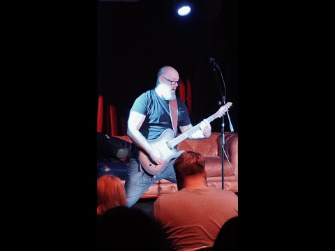 Rob Chapman - NUX European Clinic Tour - Music City Praha. ?✨