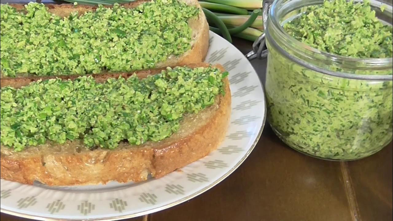 Блюдо с чесночными стрелками. Чесночные стрелки впрок. Чесночные стрелки впрок. Намазка из чесночных стрелок на зиму. Паста из стрелок чеснока.