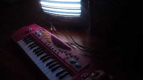 Circuit Bent Keyboard - audio / visual test