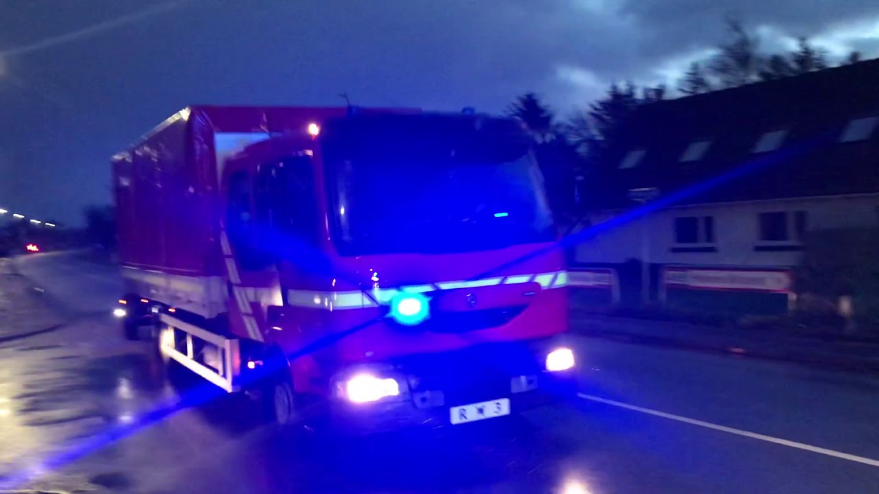 SVJB St. Esbjerg frivillige R3 med lysgiraf ankommer til brand.