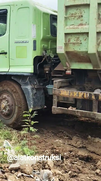 Keunggulan dump truk Hino 500 Memiliki daya angkut besar #shorts #excavator #dumptruck