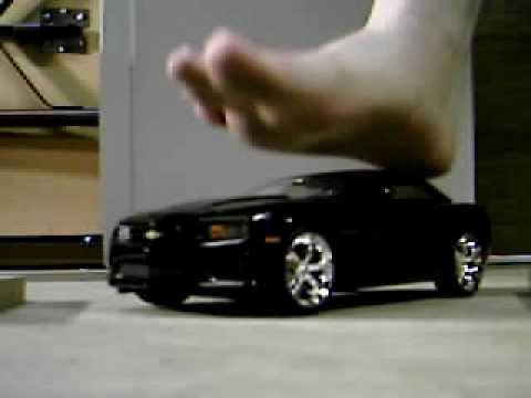 2010 CAMARO CRUSHED 260LBS Barefoot feet giant 1/18th