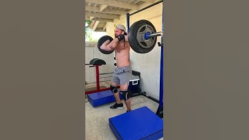 Front squat people! Do it! Strengthen your legs and your core! #frontsquats