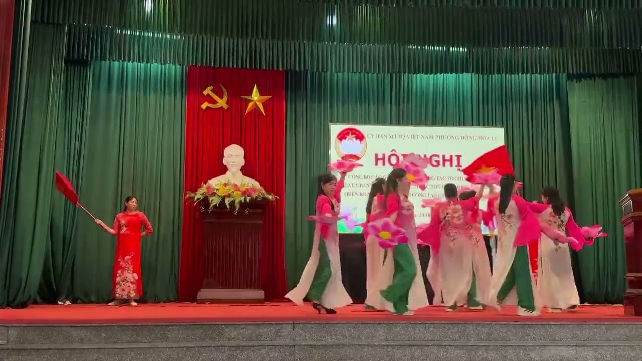 Múa “Việt Nam ơi mến yêu vô cùng”! CLB dân vũ Phú Bình - Đông Hoa Lư